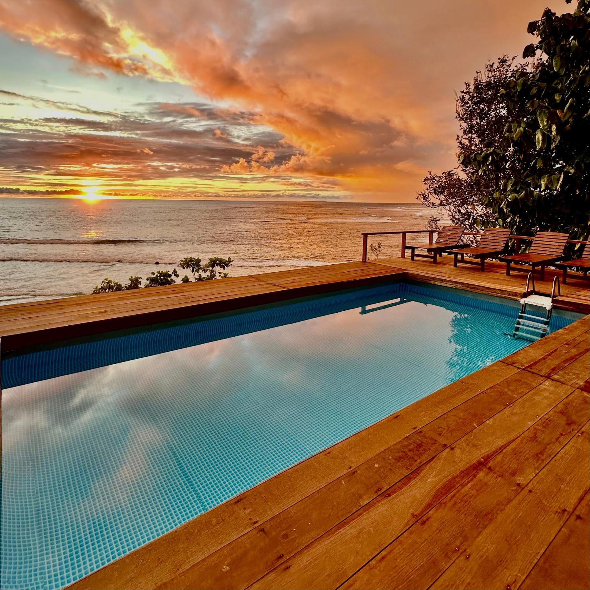 Baturundung Surf Resort Naibos Luaran gambar