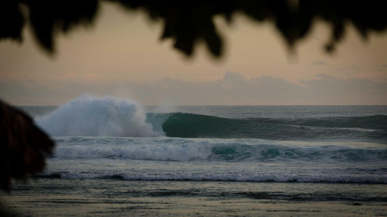 Baturundung Surf Resort Naibos Luaran gambar