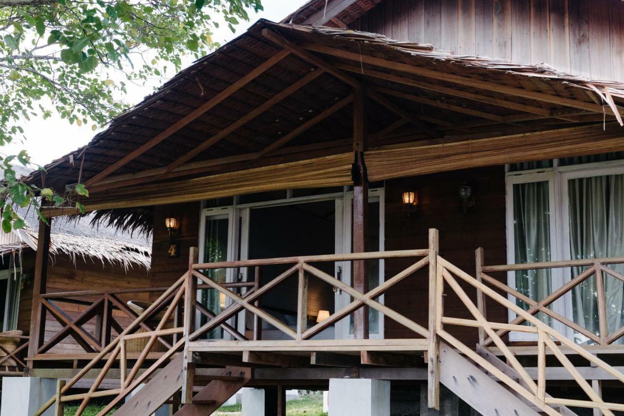 Baturundung Surf Resort Naibos Luaran gambar